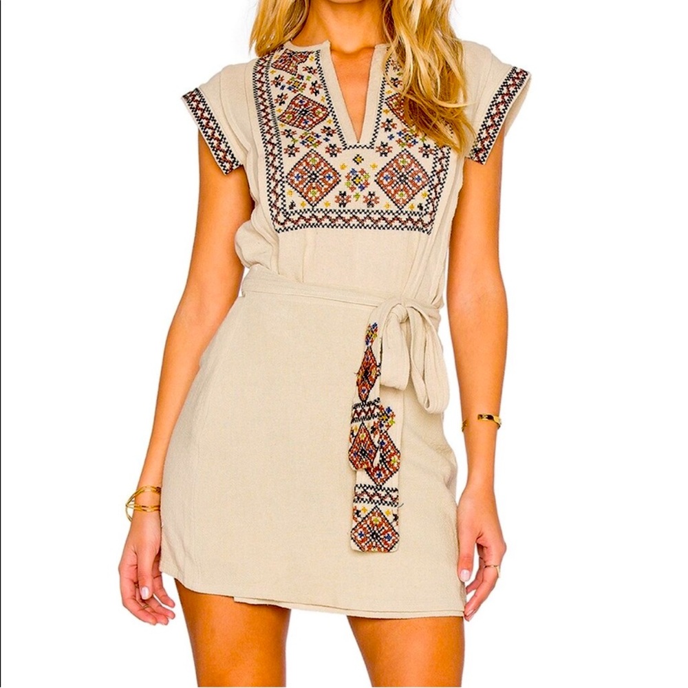 Free People Running Wild
Embroidered Tunic so beautiful like new.